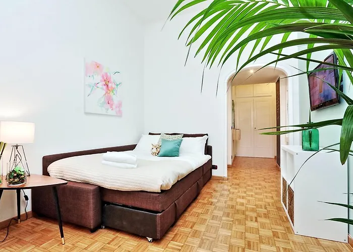 Parrotshouse * Roma